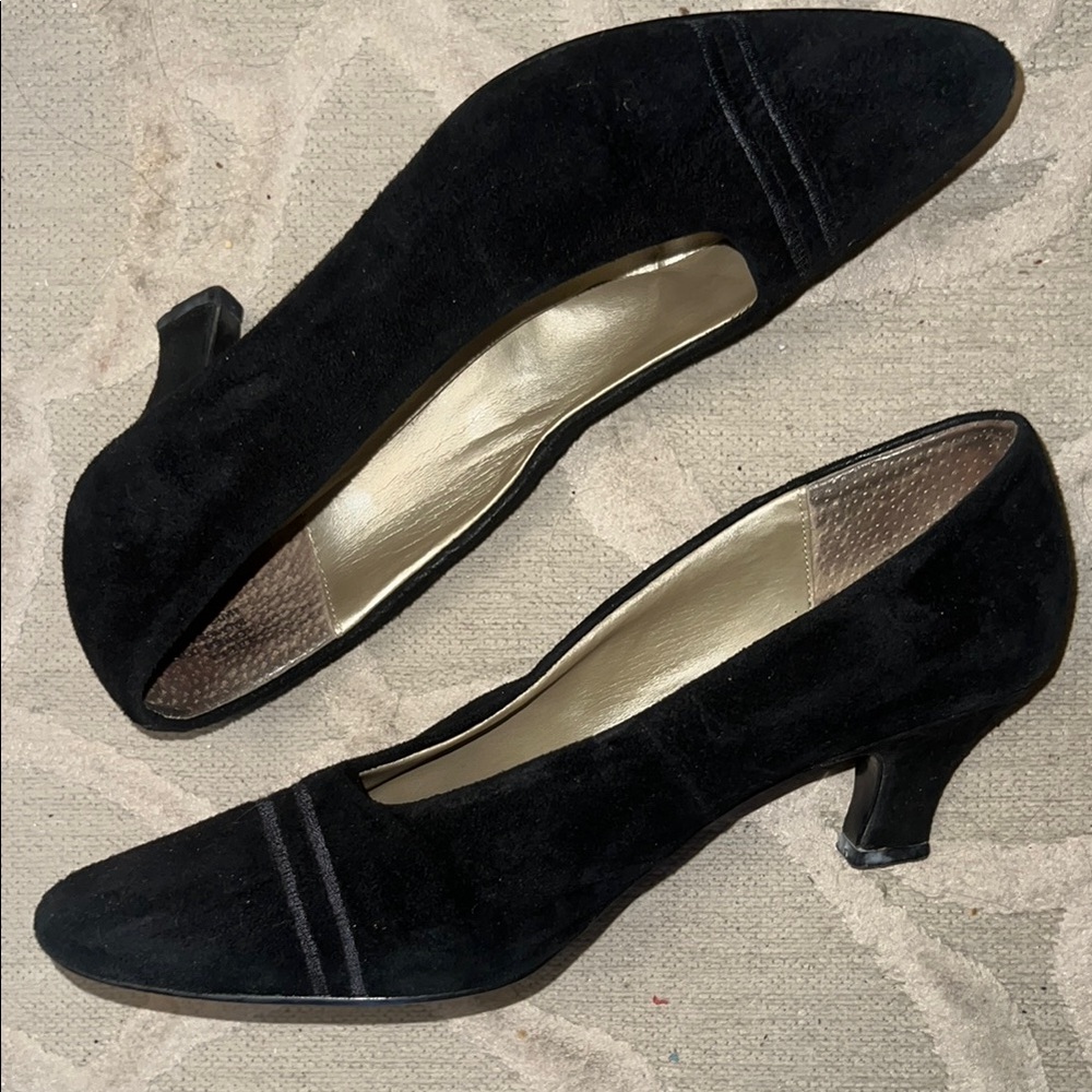 NWOT🌷DONNA LAWRENCE DESIGN🌷Black suede pumps